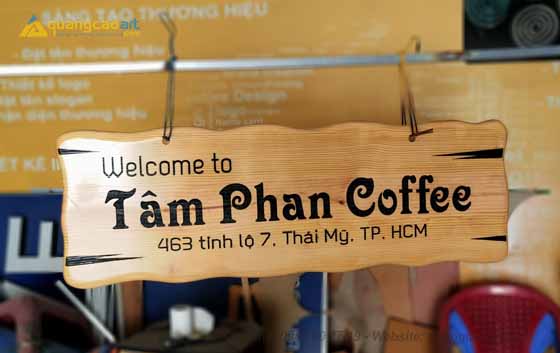 Làm biển quán cafe bằng gỗ
