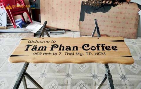Làm biển quán cafe bằng gỗ